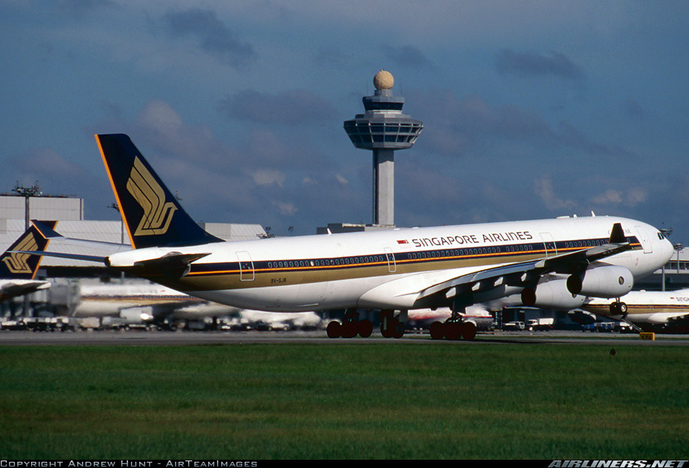 AC9VSJB Singapore Airlines A340-300 AeroClassics 1:400